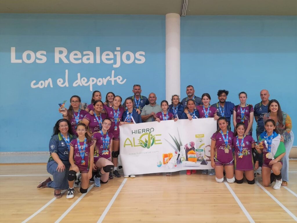 Desde HierroAloe felicitamos al club de voleibol ecero por su campeonato en la categoria infantil